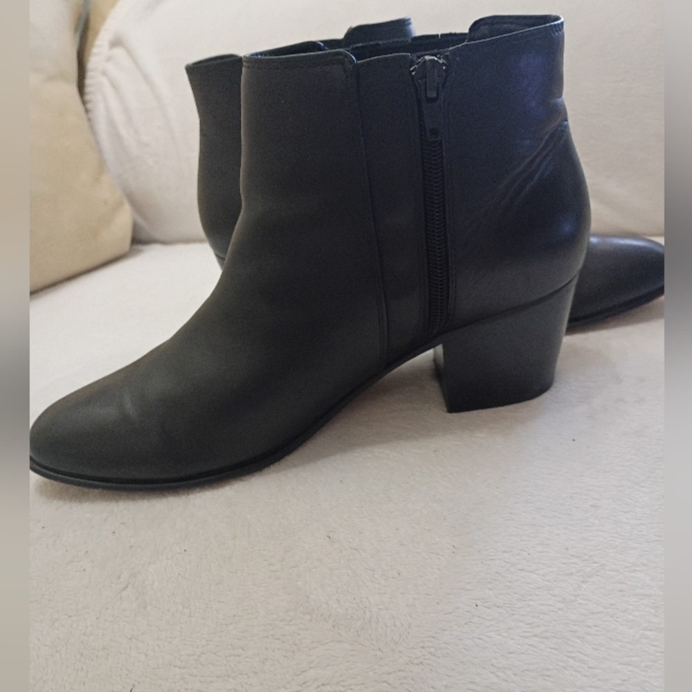 Classic Black Leather Ankle Boots - Women's Chelsea Block Heel - Picture 8 of 13